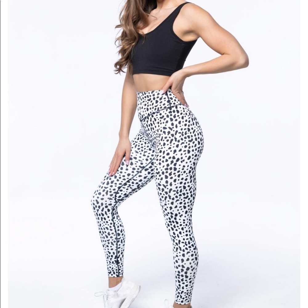 ISO SMALL BALANCE ATHLETICA SNOW LEOPARD LEGGINGS